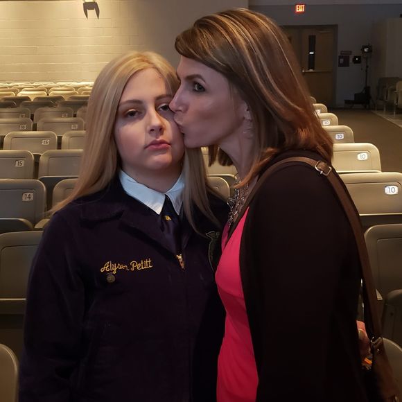 Meet your Posher, Lauren - Picture 1 of 1